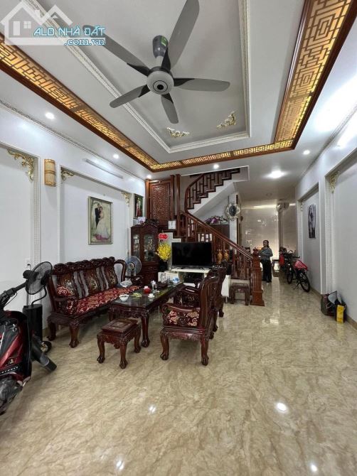 CẦN BÁN NHÀ 4,5 Tầng MẶT ĐƯỜNG NHÁNH TRẦN ĐĂNG NINH - Khu ĐTM DỆT MAY - TP. NAM ĐỊNH: