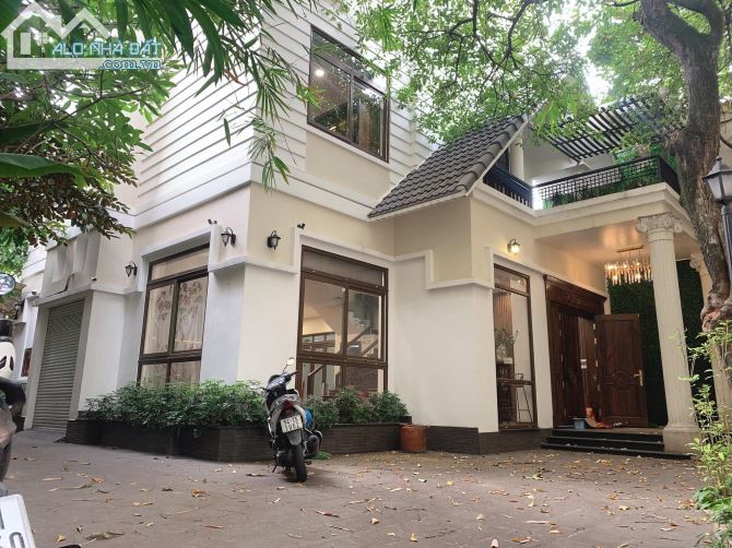 BÁN BIỆT THỰ GỖ HIẾM, QUẬN 3, TRẦN QUỐC TOẢN, 5 TẦNG, NGANG 16 X 25, 403M2, NHĨNH 100 TỶ.