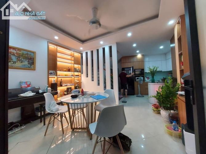 Bán nhà mặt phố Hoàng Văn Thái Thanh Xuân vị trí đắc địa kinh doanh, 62 m2, nhỉnh 19tỷ.