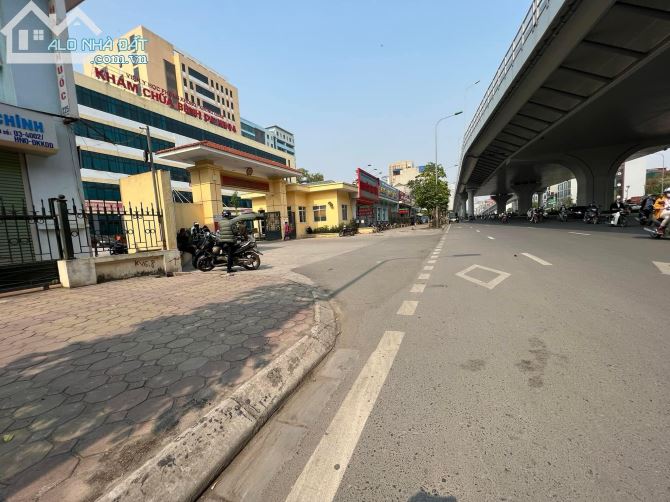 BÁN ĐẤT TẶNG NHÀ 4 TẦNG – MẶT PHỐ LỚN TRƯỜNG CHINH - 3 MẶT THOÁNG - KINH DOANH ÁC LIỆT
