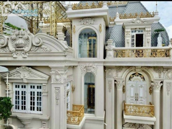 Bán nhà mặt tiền góc  Phan Bội Châu chợ Bến Thành Q.1 - DT 4.5*20 - 3 tầng - giá 68 tỷ.