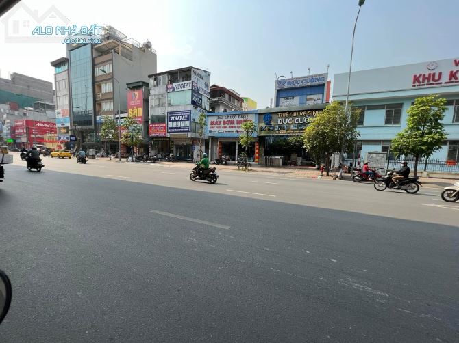 BÁN ĐẤT TẶNG NHÀ 4 TẦNG – MẶT PHỐ LỚN TRƯỜNG CHINH - 3 MẶT THOÁNG - KINH DOANH ÁC LIỆT - 2