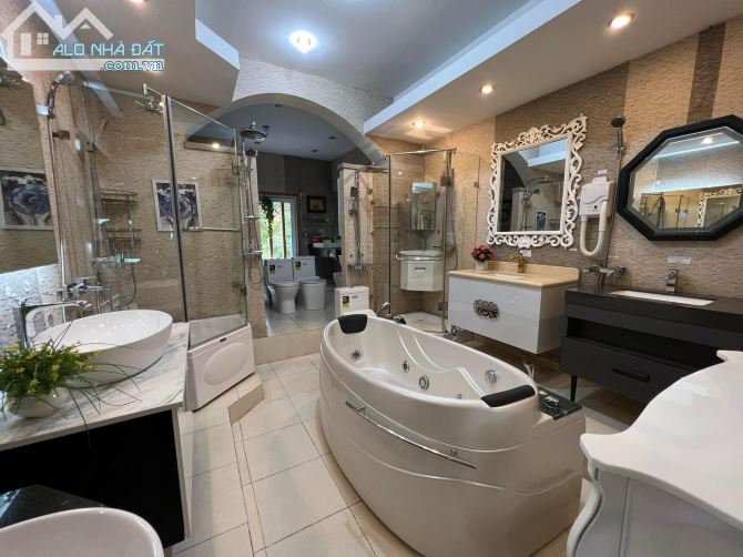 BÁN ĐẤT TẶNG NHÀ 4 TẦNG – MẶT PHỐ LỚN TRƯỜNG CHINH - 3 MẶT THOÁNG - KINH DOANH ÁC LIỆT - 4
