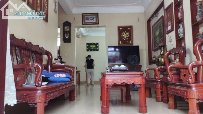 BIỆT THỰ CỔ HOA LÂM LONG BIÊN 136M 3 TẦNG MT 7,2M 7,2 TỶ.