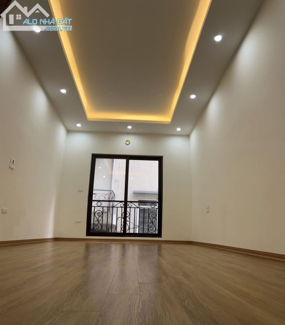 SIÊU ĐẸP VÀI M MẶT PHỐ ÔTÔ ĐỖ CỬA Nguyễn Văn Cừ 38m 5 tầng 4.1 tỷ Long Biên - 2