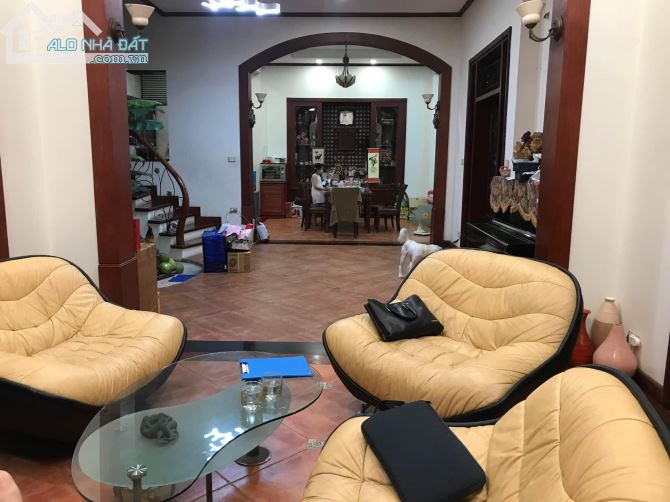 Nhà Nguyễn Chí Thanh Ba Đình - MT 7.4m - Lô góc oto tránh - Kinh doanh vô địch 16.5 tỷ. - 2