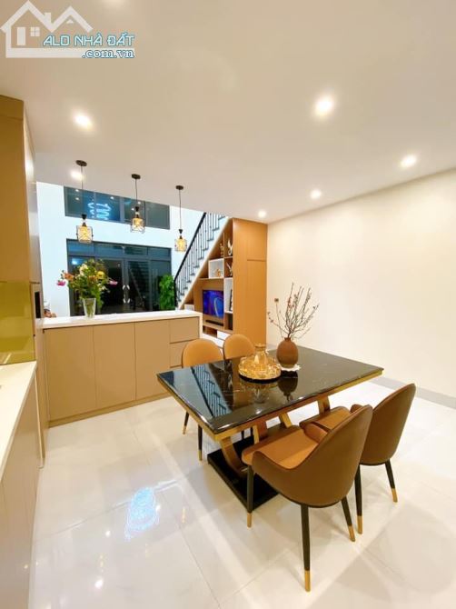 Cần cho thuê nhanh nhà Hào Nam,DT 45m2 x 4 tầng, Full đồ. Giá thuê chỉ 12tr/tháng - 2