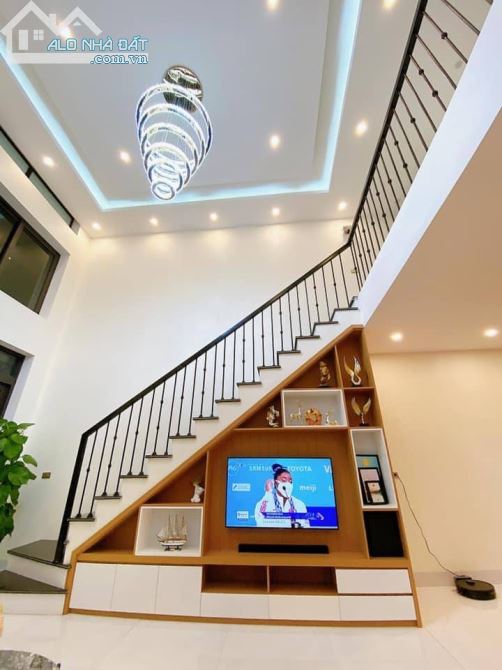 Cần cho thuê nhanh nhà Hào Nam,DT 45m2 x 4 tầng, Full đồ. Giá thuê chỉ 12tr/tháng - 3