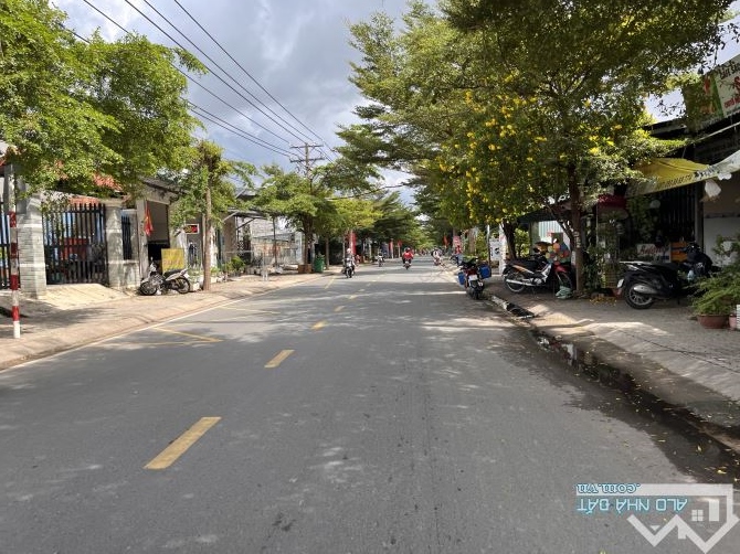 Bán 1028m2 đất giáp sông, mặt tiền đường NGUYỄN VĂN TẠO, Nhà Bè. Giá 18tr/m2