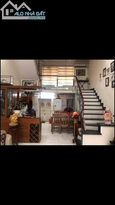 Bán căn nhà 3 tầng mặt đường đại lộ Tôn Đức Thắng - kinh doanh buôn bán đều tốt