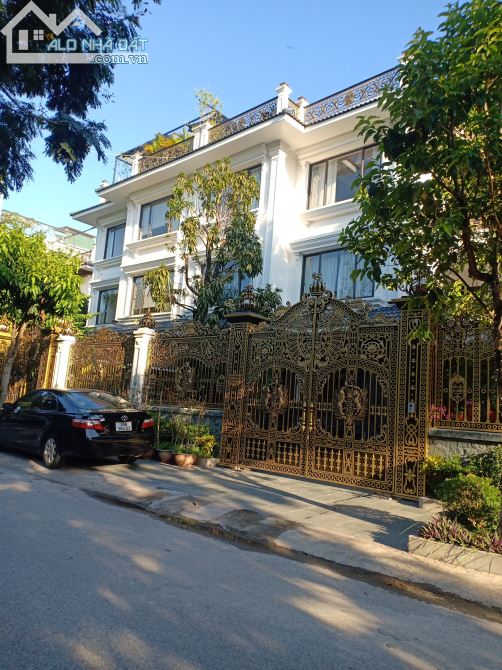 Cho thuê Biệt thự KDT dịch vọng, đường thành thái 200m2x4T