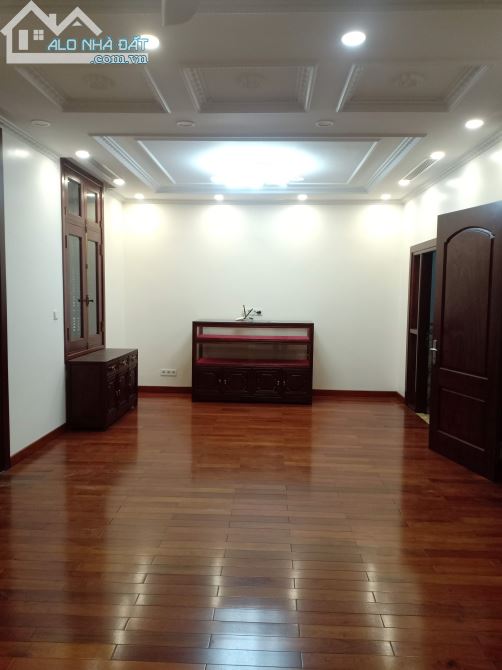 Cho thuê Biệt thự KDT dịch vọng, đường thành thái 200m2x4T - 2