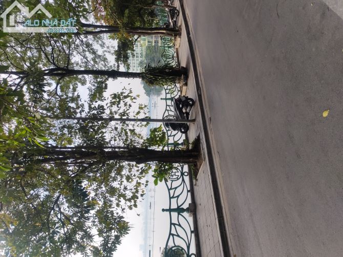 Bán gấp mảnh đất vàng view hồ tây sổ vuông đẹp 60 m2 nhỉnh 27 tỷ - 1