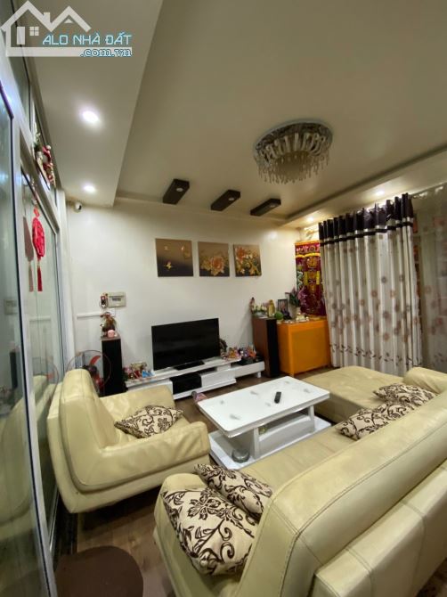 CĂN NHÀ 2 MẶT TIỀN HAI BÀ TRƯNG NGAY CF HIGHTLAND