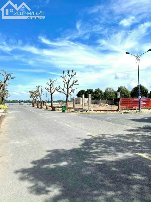 NỀN HIẾM GÓC 3 MẶT TIỀN VIEW SÔNG HẬU KHU BIỆT THỰ VẠN PHÁT CỒN KHƯƠNG-CÁI KHẾ NINH KIỀU
