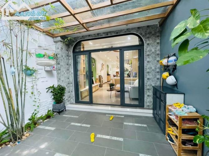 4 tầng, 80m2, hẻm 5m thông, tặng nội thất siêu xịn, Tân Phú. Nhỉnh 6 tỷ