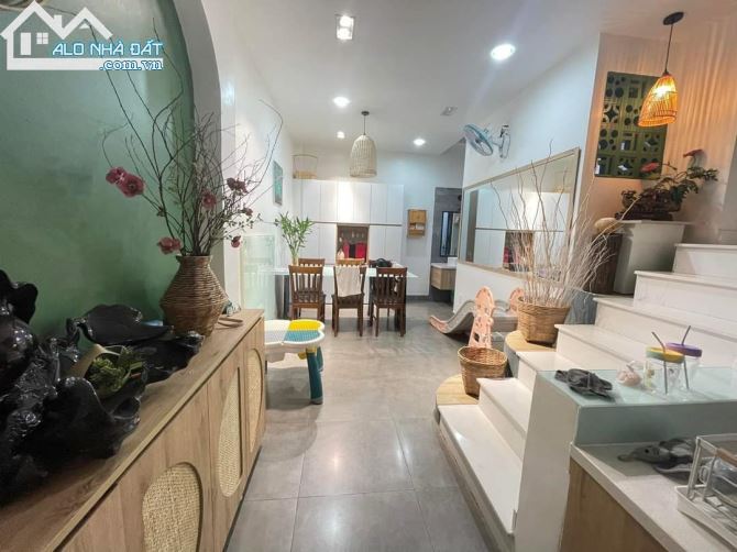 4 tầng, 80m2, hẻm 5m thông, tặng nội thất siêu xịn, Tân Phú. Nhỉnh 6 tỷ - 2