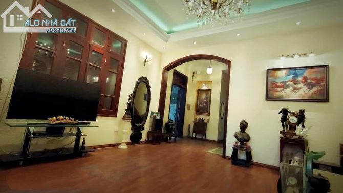 💥 Bán Biệt thự Sân vườn Lạc Long Quân, Gần Hồ, Ô tô, 120m2 4T, MT 7.5m, Chỉ 26.5 Tỷ 💥 - 1