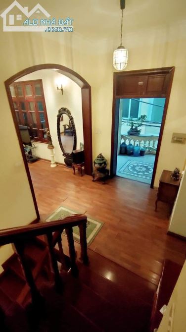 💥 Bán Biệt thự Sân vườn Lạc Long Quân, Gần Hồ, Ô tô, 120m2 4T, MT 7.5m, Chỉ 26.5 Tỷ 💥 - 2