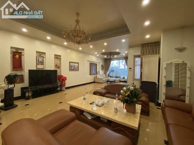 💥 Bán Biệt thự Sân vườn Làng Quốc tế Thăng Long, Cầu Giấy, 200m2 4T, MT 8m, Chỉ 54 Tỷ 💥 - 2