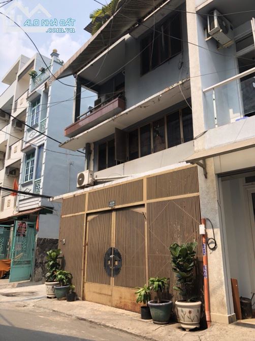 Bán gấp biệt thự Nguyễn Thành Ý quận 1 giá tốt nhất thị trường 12.5 x 15 nhà 3 lầu