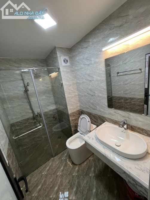 chủ cần tiền bán gấp nhà lô góc ngõ thông tô vĩnh diện thanh xuân 41m2 giá 7.3 tỷ . - 1