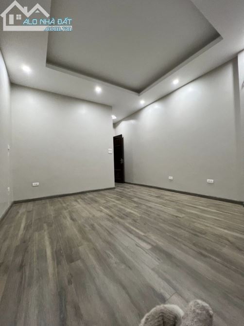 chủ cần tiền bán gấp nhà lô góc ngõ thông tô vĩnh diện thanh xuân 41m2 giá 7.3 tỷ . - 4