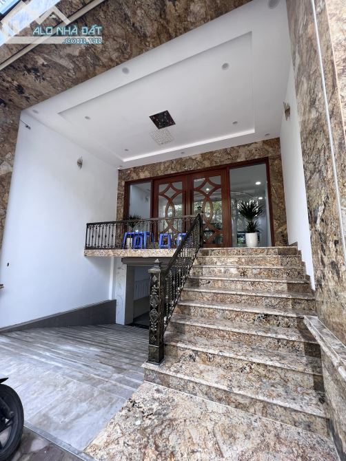 Trung Kính to , oto đỗ ngày đêm , vỉa hè thênh thang , KD tốt 170m2 MT6m , 68 tỷ .