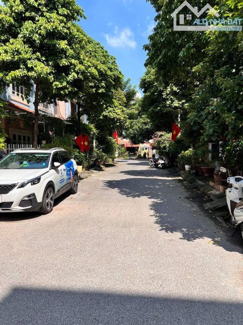 Bán Biệt Thự Lô Góc, View thoáng, 178m2 xây 4 tầng tại Thành Phố Giao Lưu 45 Tỷ