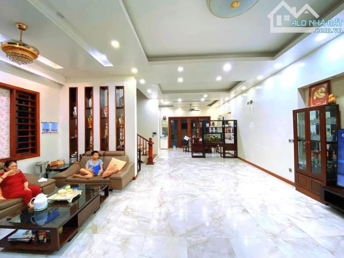 Bán Biệt Thự KĐT Mỹ Đình 1, 200m2, 4 tầng, mt 10m, giá 41.5 tỷ
