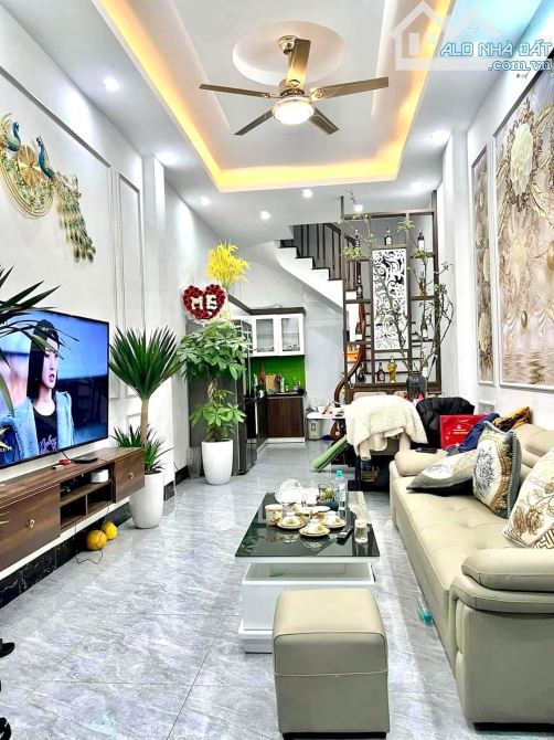 Bán nhà Phạm Văn Bạch-Tân Bình 2 tầng DT48m2 với giá 2,4 tỷ, tặng toàn bộ nội thất, hẻmoto - 1