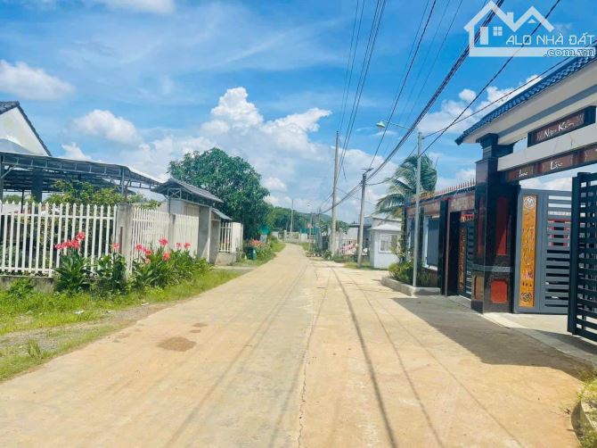 BÁN LÔ GỐC 2 MẶT TIỀN CÁCH QUỐC LỘ 20  300M DT: 1069M2(20MX50M) CÓ SẴN 300M2 THỔ CƯ 1TỶ7 - 2