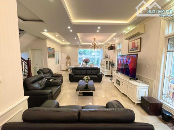 Bán mặt phố Văn Quán, Hà Đông, 120m2x5T lô góc, MT20m kinh doanh giá 25 tỷ