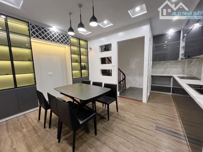 Khu phân lô bàn cờ 60m2 x 5t thang máy phố Lạc Trung - ô tô tránh - Vỉa hè kinh doanh
