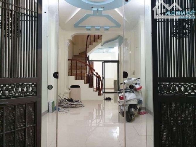 Cho thuê nhà ngõ 50 phố Đặng Thùy Trâm, Diện tích 60m2 x 4 tầng, ngõ rộng để ô tô - 1