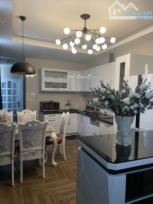 Cần bán khách sạn nặt tiền trung râm Phường 1, tp Đà Lạt. 179m² ×7 tầng × 40phong - 1
