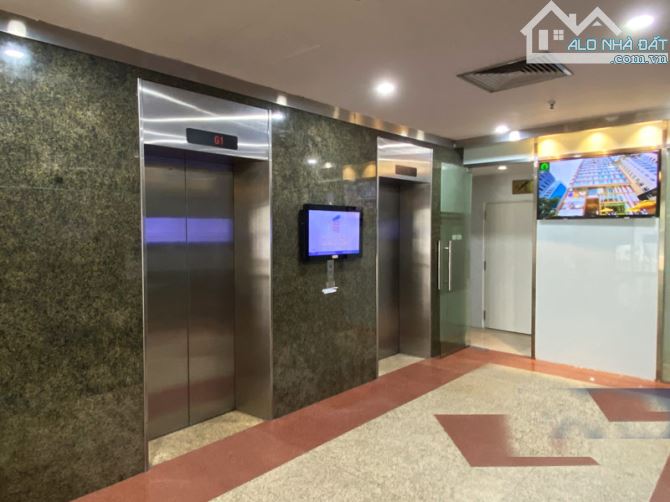 Cho thuê văn phòng tại tòa Việt Tower số 1 Thái Hà, Đống Đa; 260m2; giá cực rẻ - 4