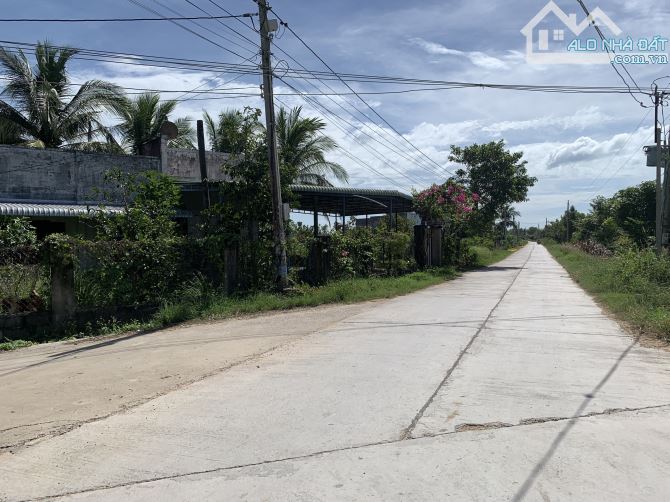 Cân bán đất nhà vườn Hàm Chính, gần kênh nước, cách Phan Thiết 12km, giá rẻ