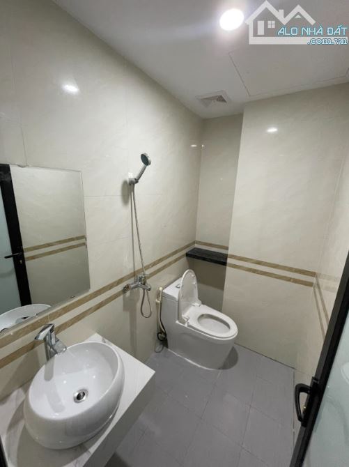 Cho Thuê CHDV Ngõ 2 Tân Triều Thanh Xuân 40m2 1K1N Full Nội Thất, Thang Máy , Ban Công