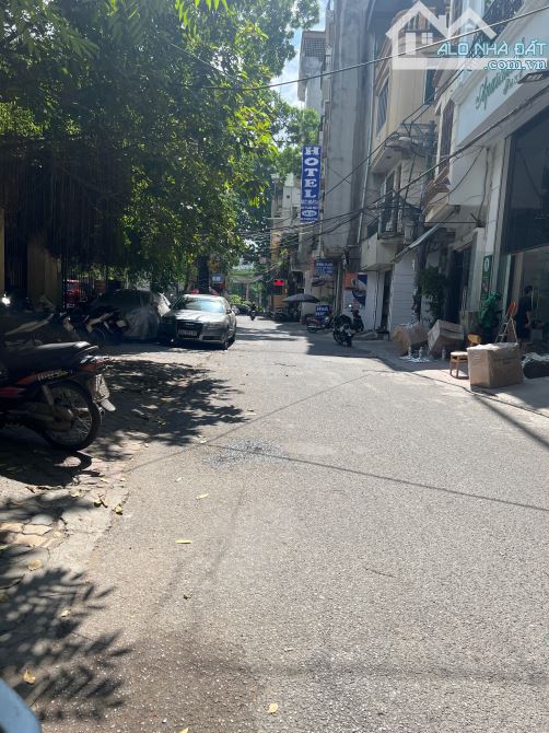 CẦN BÁN NHÀ RIÊNG KINH DOANH PHỐ NGUYỄN CHÍ THANH QUẬN ĐỐNG ĐA 45 NHỈNH 14 TỶ.
