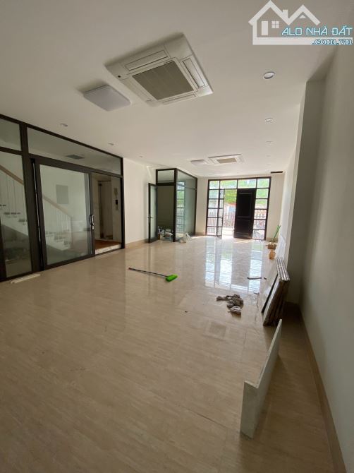 Cho thuê nhà Nguyễn Văn Lộc, Hoàng thành Vila Mỗ Lao, nhà mới 100%, Dt 120m2, mt 7m, thông - 2