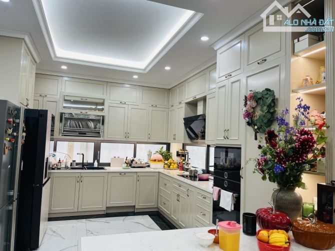 Bán nhà 5T, 6m MT, DT 125m2 nhà liền kề, Lô nhà vườn KĐT Việt Hưng, có tầng hầm. 18.5 tỷ. - 3