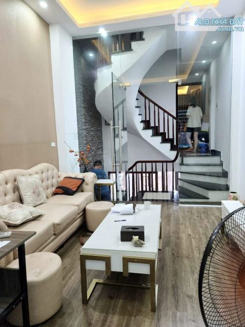 HOÀI ĐỨC - NHÀ MẶT PHỐ VĂN MINH - DÂN XÂY - PHÂN LÔ VỈA HÈ Ô TÔ TRÁNH - KINH DOANH - 3