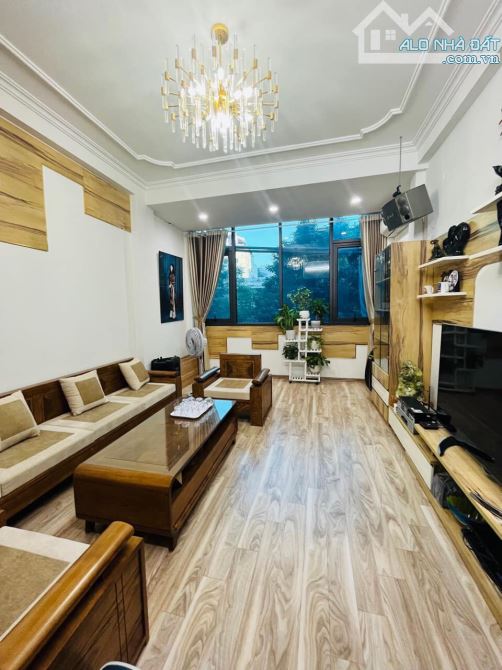 CẦN BÁN NHÀ RIÊNG KINH DOANH PHỐ NGUYỄN CHÍ THANH QUẬN ĐỐNG ĐA 45 NHỈNH 14 TỶ. - 3
