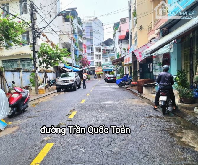 "Bán nhà đất trung tâm Nha Trang phù hợp xây khách sạn, nhà hàng,....đi ra biển chỉ 700m.