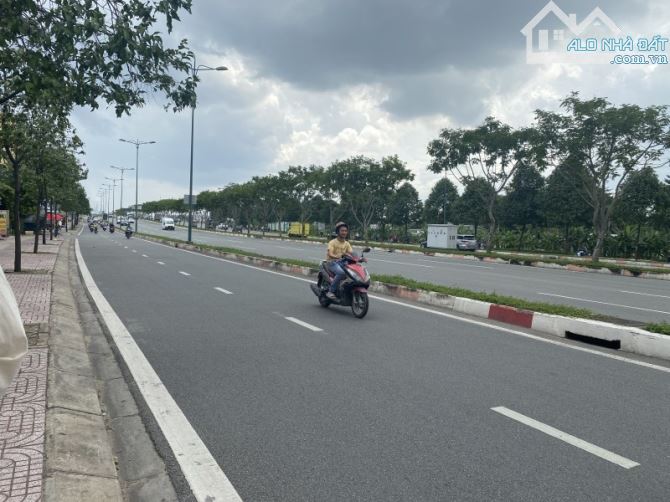 Mặt Tiền 1110 Phạm Văn Đồng Linh Đông 4x14 Xây 4 Lầu 16 tỷ Gỉam Còn 12,5 TỶ