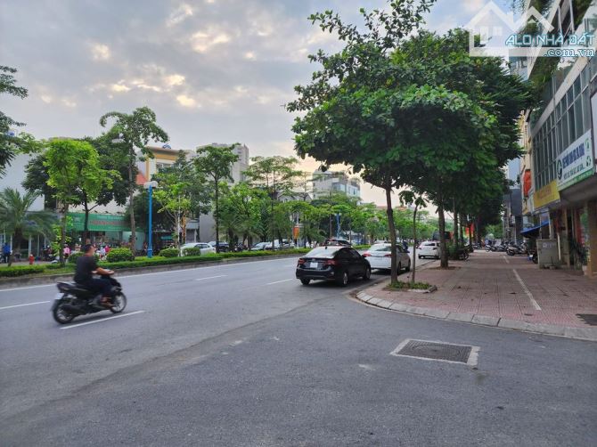 Bán đất Cổ Linh, Lô góc, ô tô tránh, via hè, 121 m2, mặt tiền 6,1 m, giá chỉ 12 tỷ. - 1