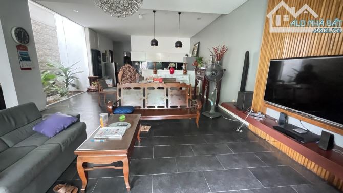 bán căn biệt thự(7x26)cách đường Lê văn việt 100m,p.Tăng Nhơn Phú a, tp. Thủ Đức.20.5 tỷ - 2