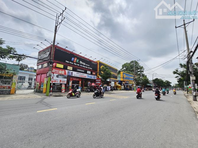 Nhà mặt tiền kinh doanh ngay ngã tư Đồi Mồi, gần chợ Xóm Vắng, 670 Dĩ An - 2