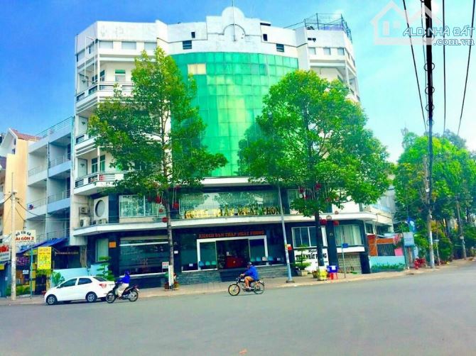 Bán gấp siêu phẩm Bulding Nguyễn Văn Cừ, P. 2, Q. 5 (15x21m) hầm, 8 lầu giá sốc 150 tỷ